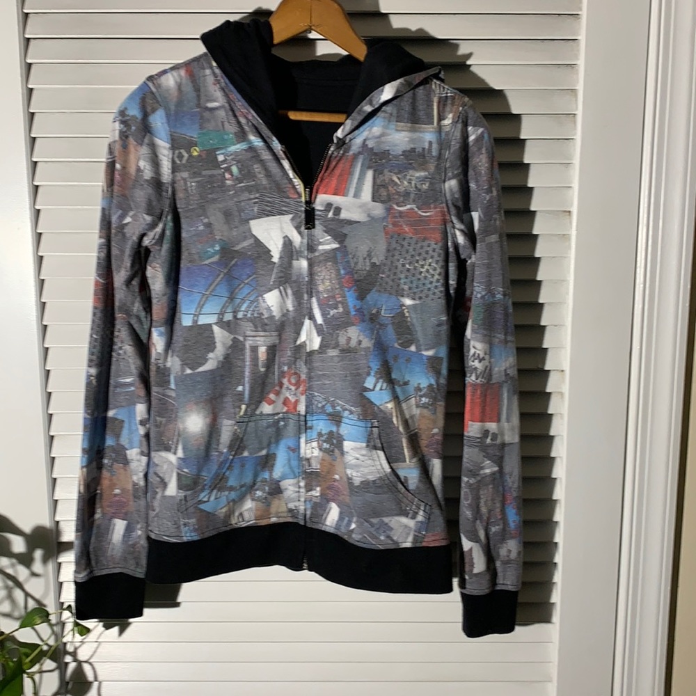 DC Reversible women’s sweatshirt